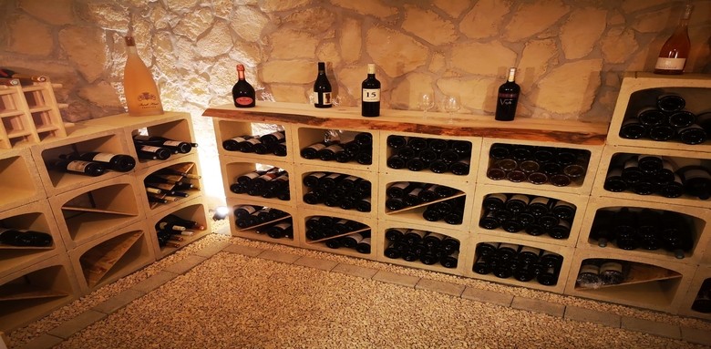 bloc à vin en pierre pour cave