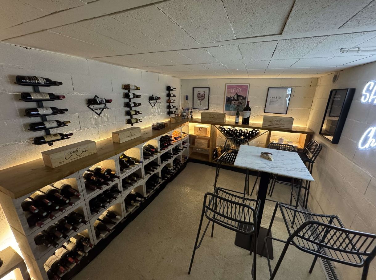 Casier à bouteille pour aménager un îlot central dans une cave à vin
