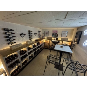 Casier à bouteille pour aménager un îlot central dans une cave à vin