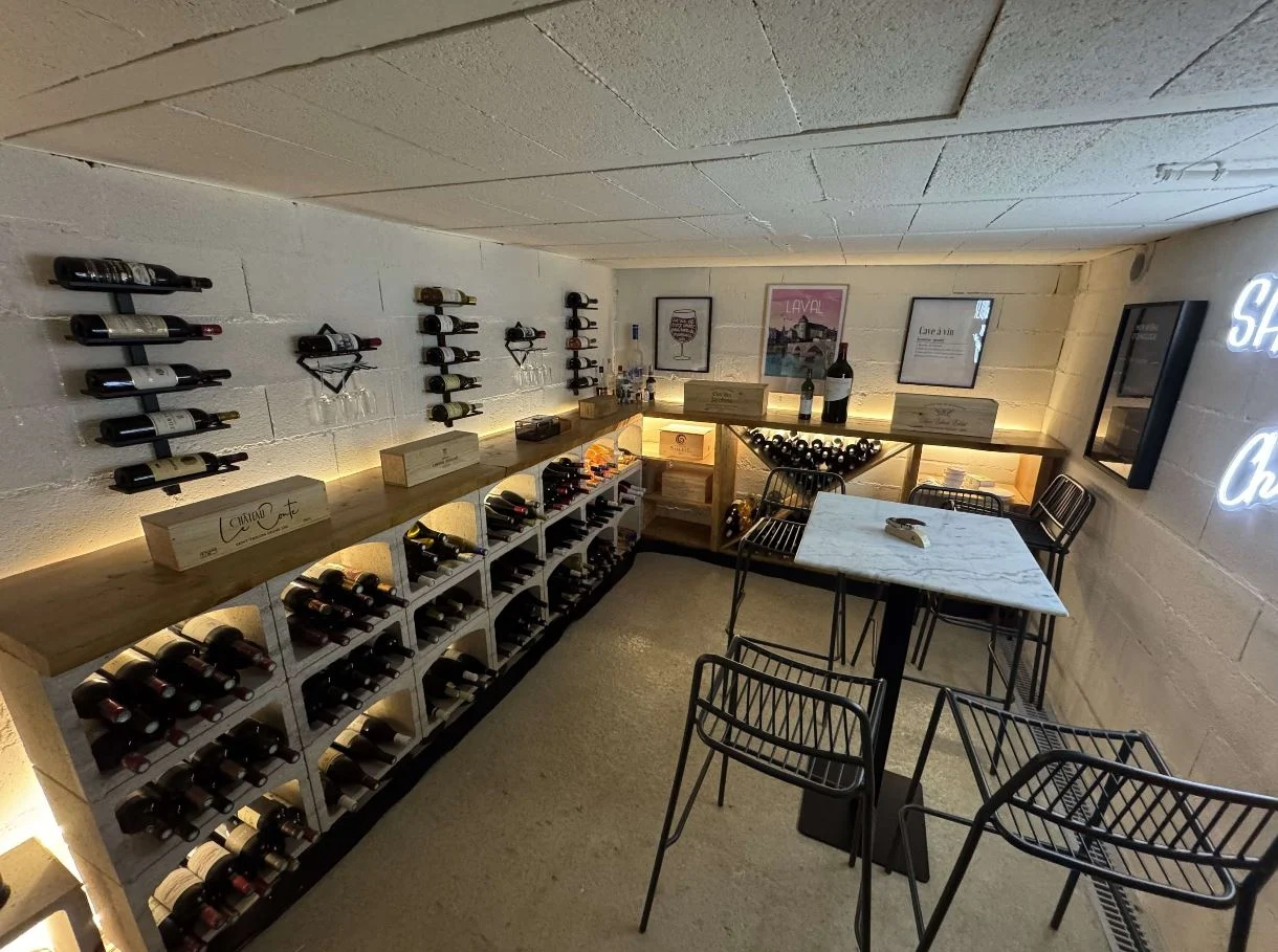 Rangement bouteilles de vin Kitcave pour aménager un îlot central dans une cave à vin