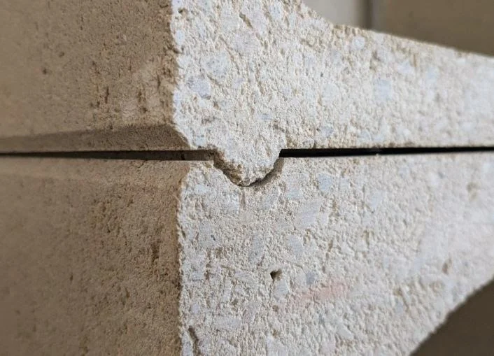 Système d'emboîtement du rangement bouteilles de vin Kitcave en pierre naturelle